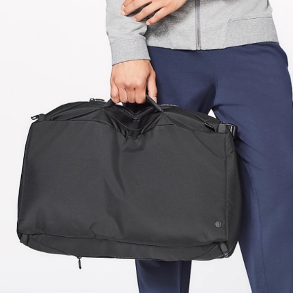 lululemon assert duffle